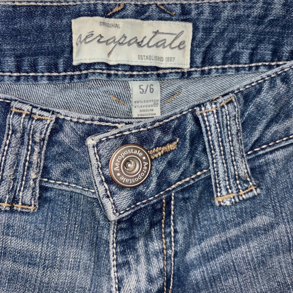Aeropostale Denim Bermuda Shorts Women's Size 5/6‎ Blue Jean Cuffed Pockets - Picture 2 of 6